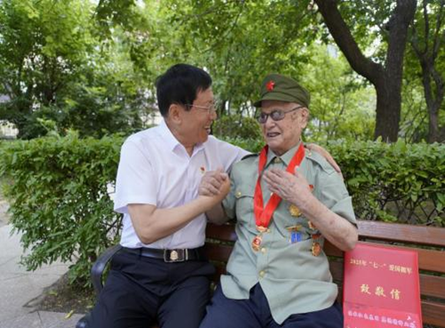 一条延续 35 年的拥军之路——白山方大集团慰问抗日战争、抗美援朝老兵纪实(图2)