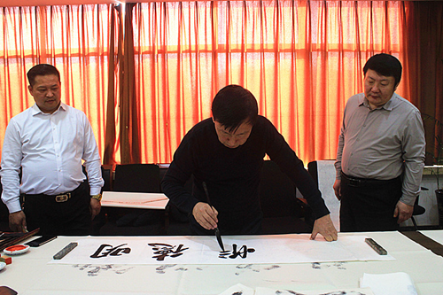 小雪迎墨香 文化润警营——书画名家走进警营共绘警民鱼水情侧记(图2)